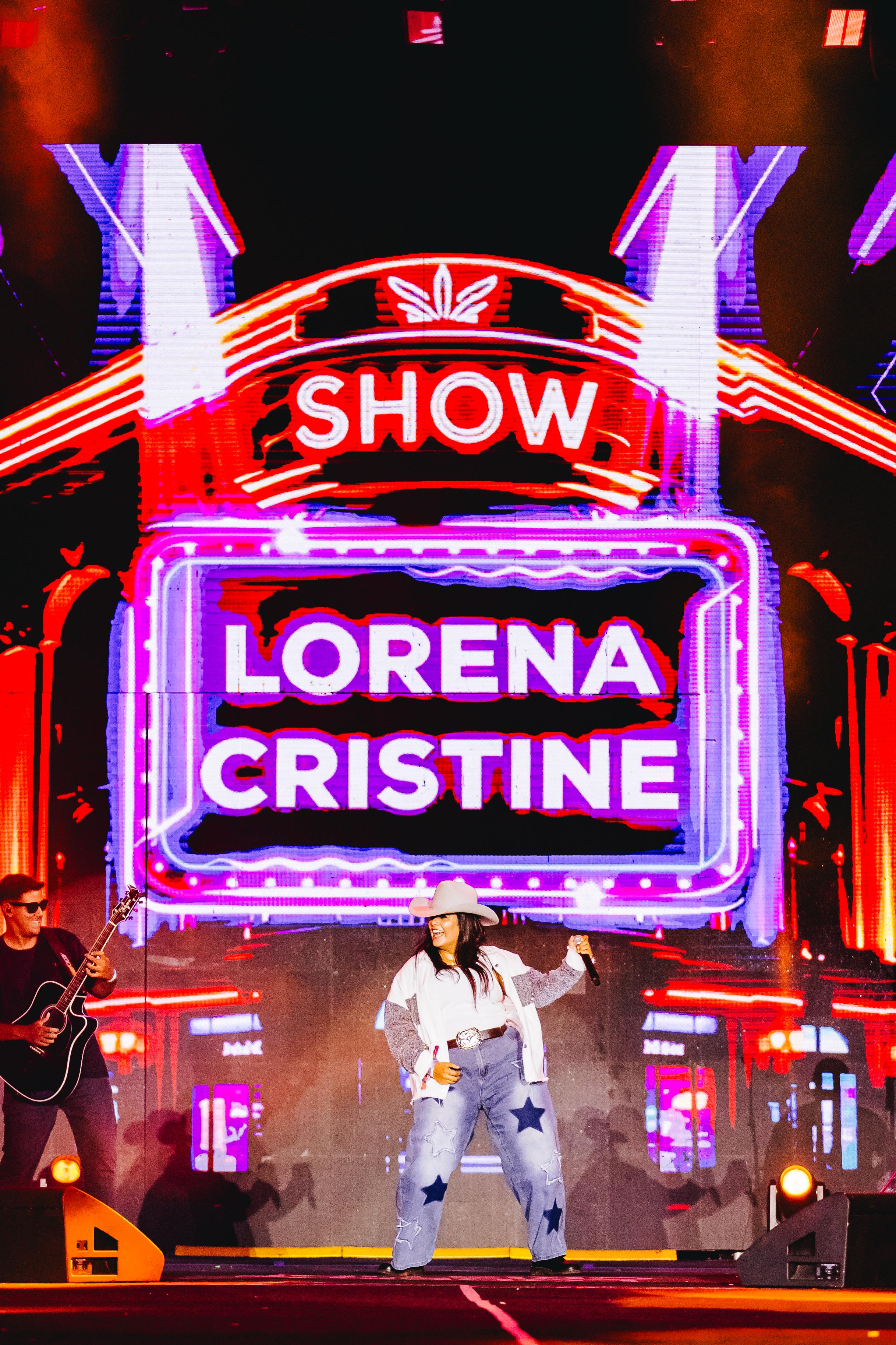 Lorena Cristine leva emoção e representatividade feminina ao palco do Caldas Country Festival